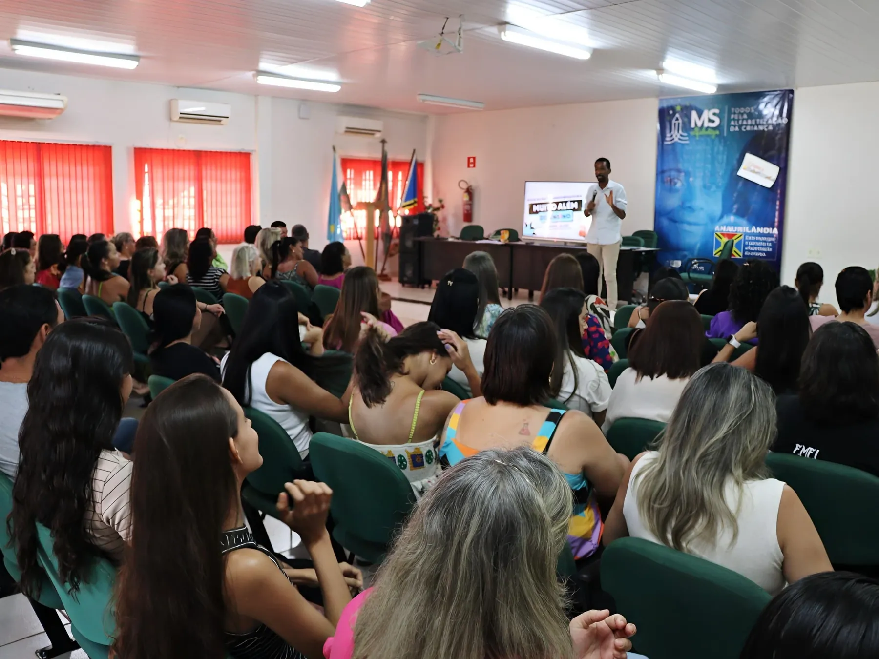 Público em palestra