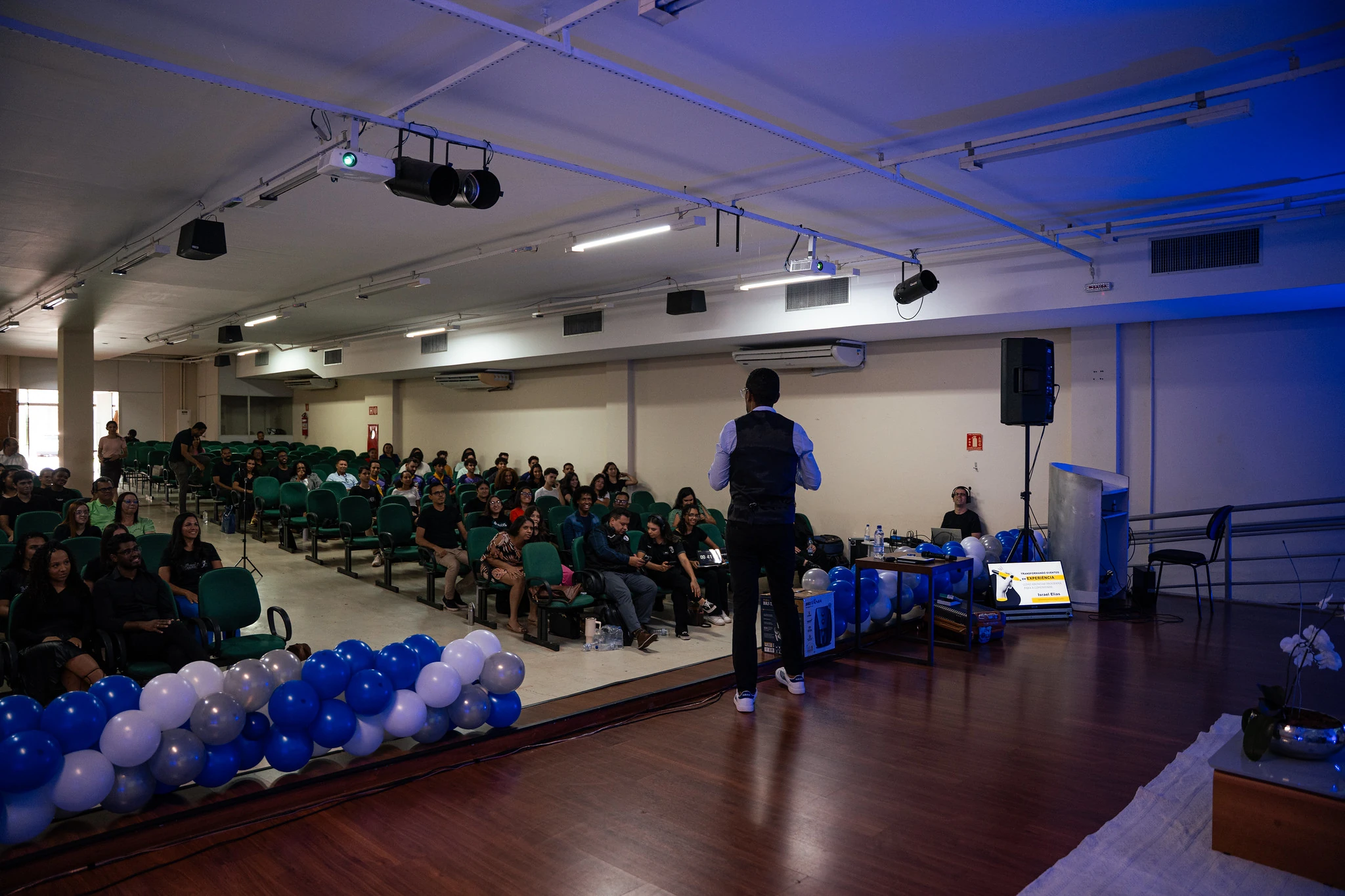 Palestra para empresas sobre liderança e comportamento