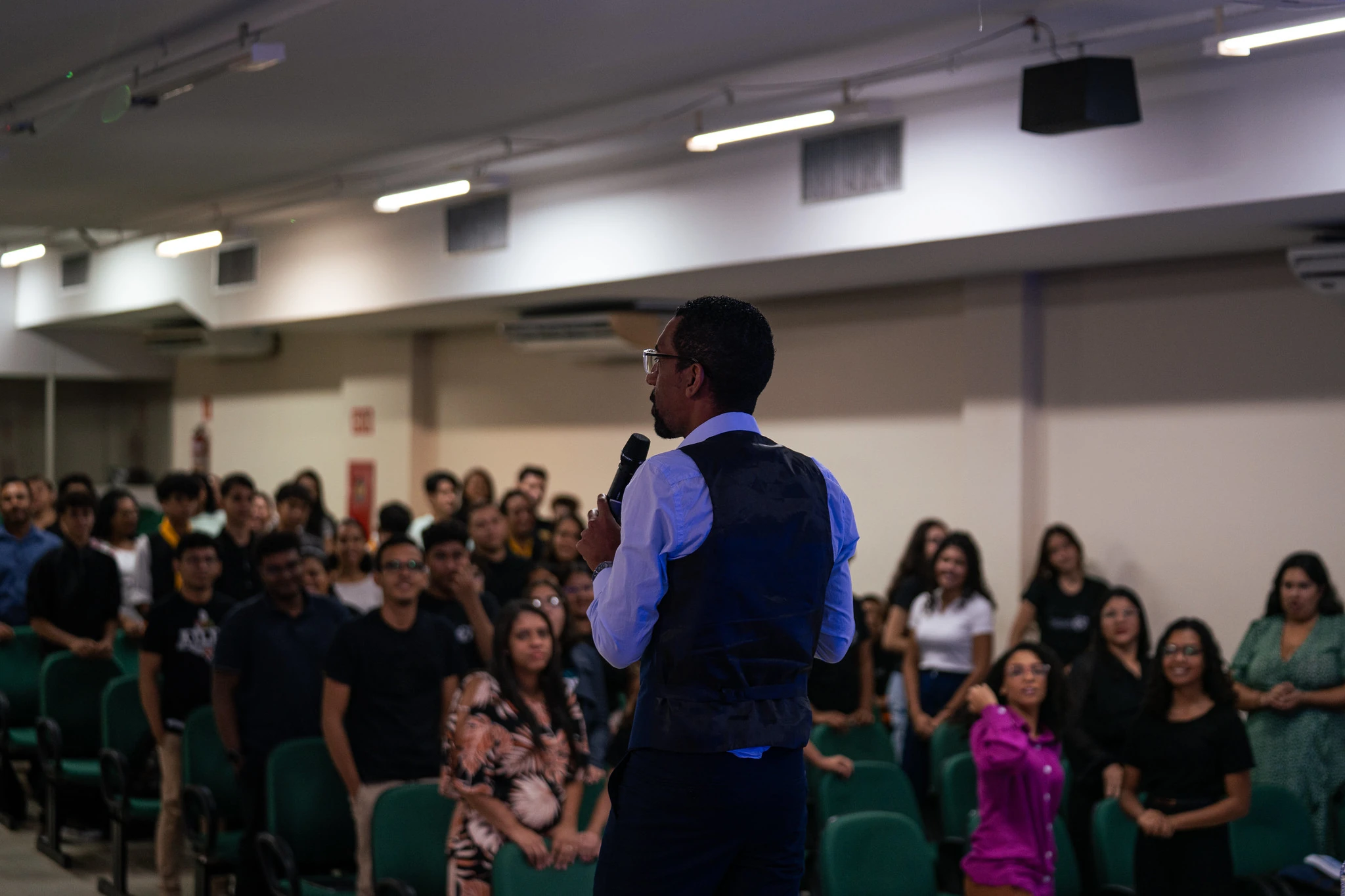 Palestra para RH e equipes com interação do público