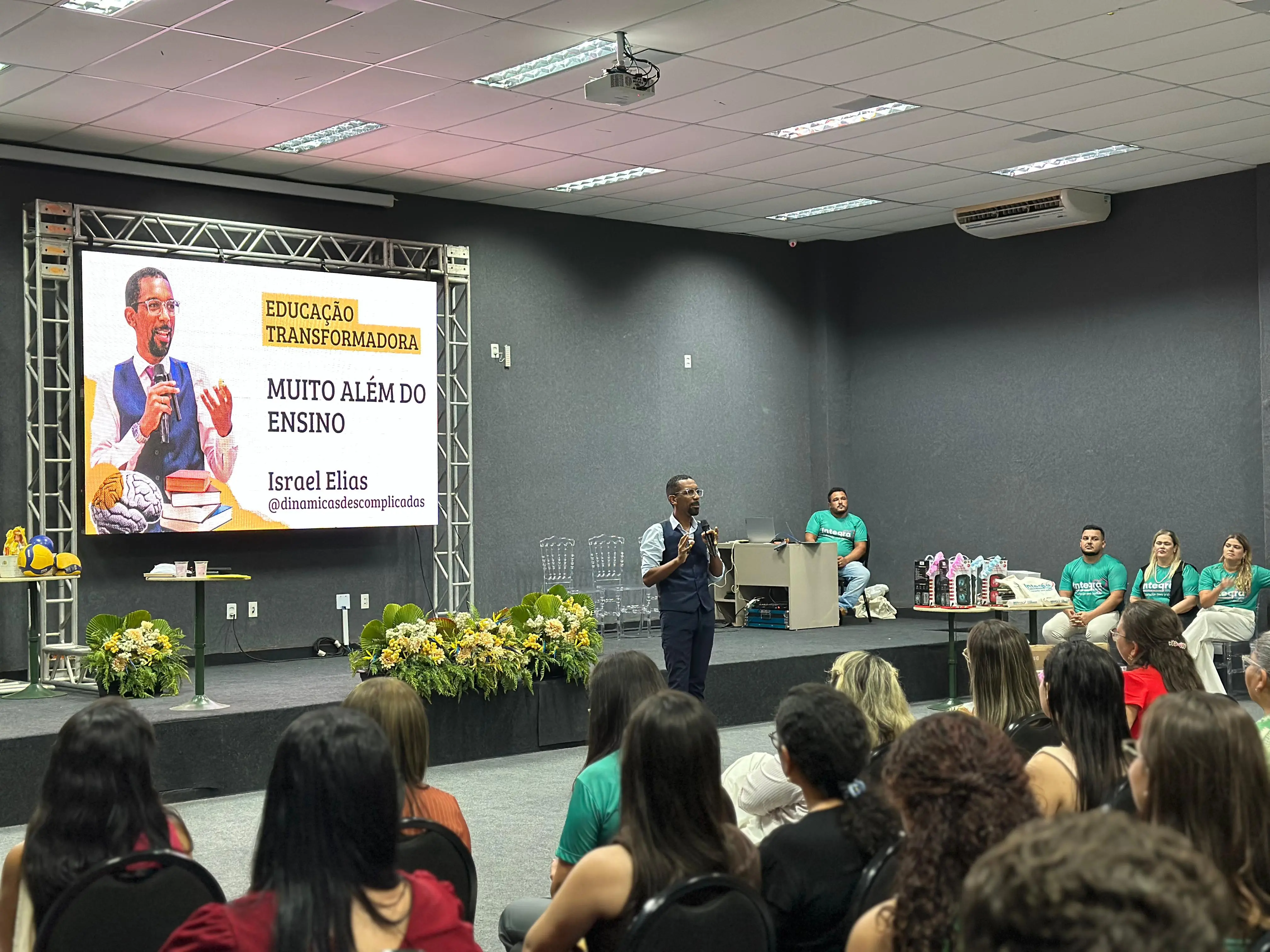 Israel Elias em palestra, treinamento e interação com o público