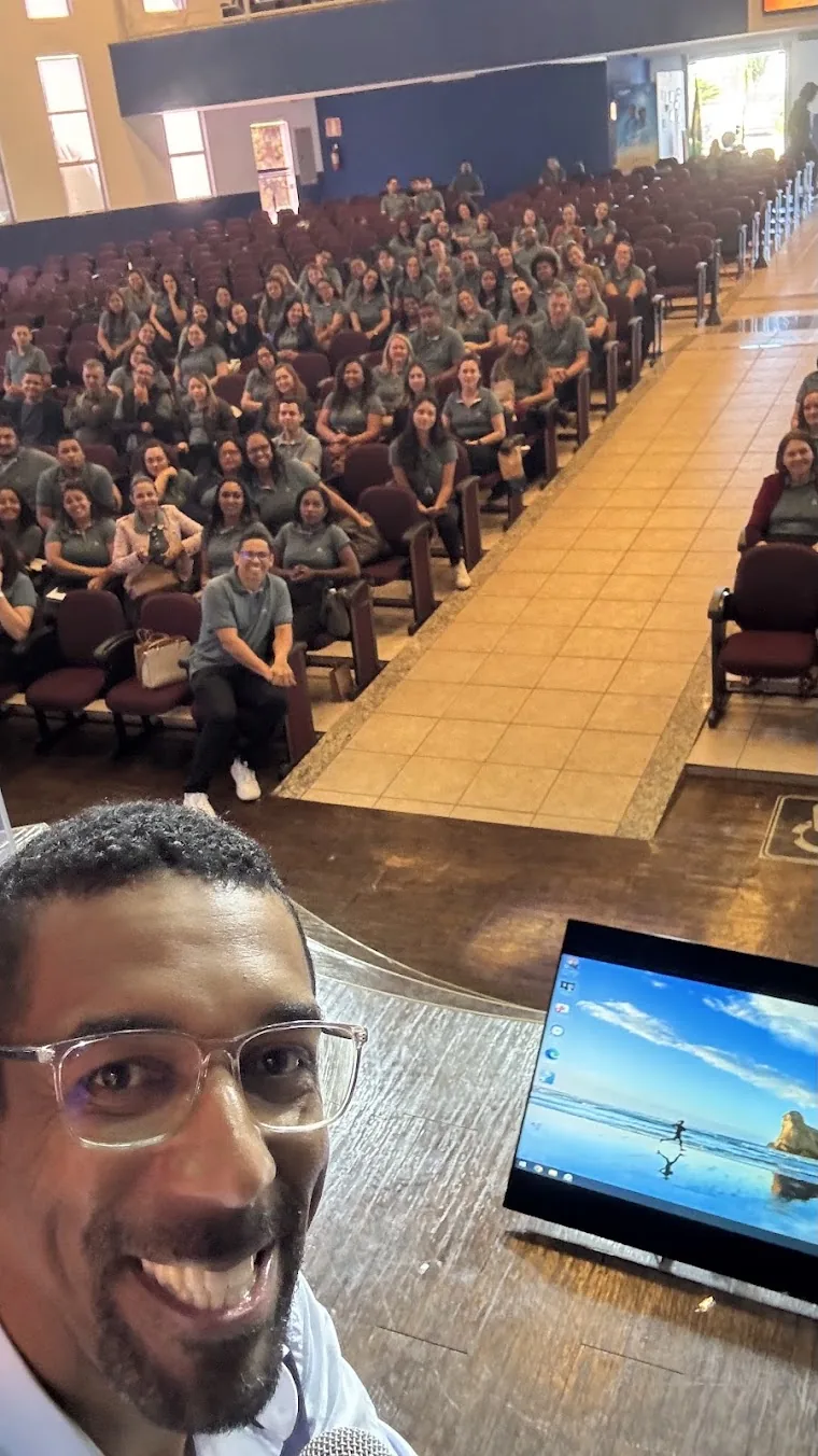 Palestra Educação Transformadora em Belo Horizonte para educadores, monitores e equipe administrativa escolar